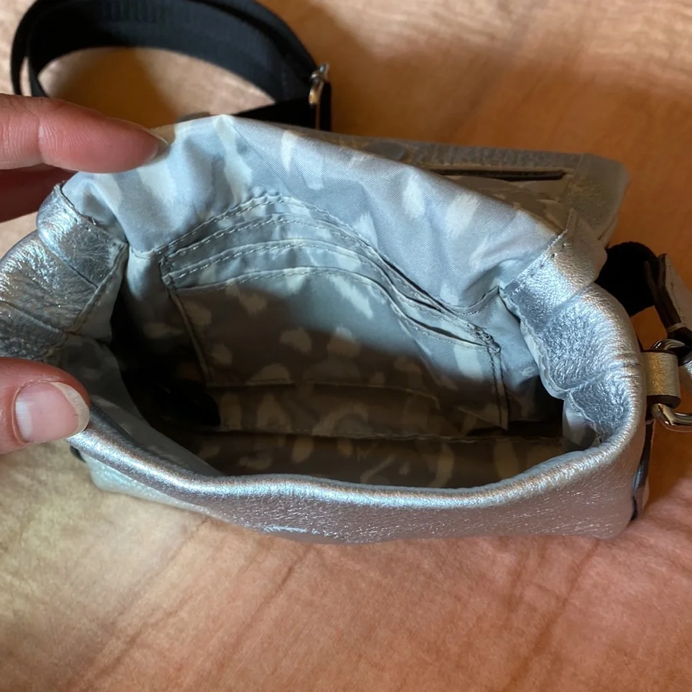 COPY - Aimee Kestenberg Leather Silver Crossbody bag (New!) - Picture 5 of 6